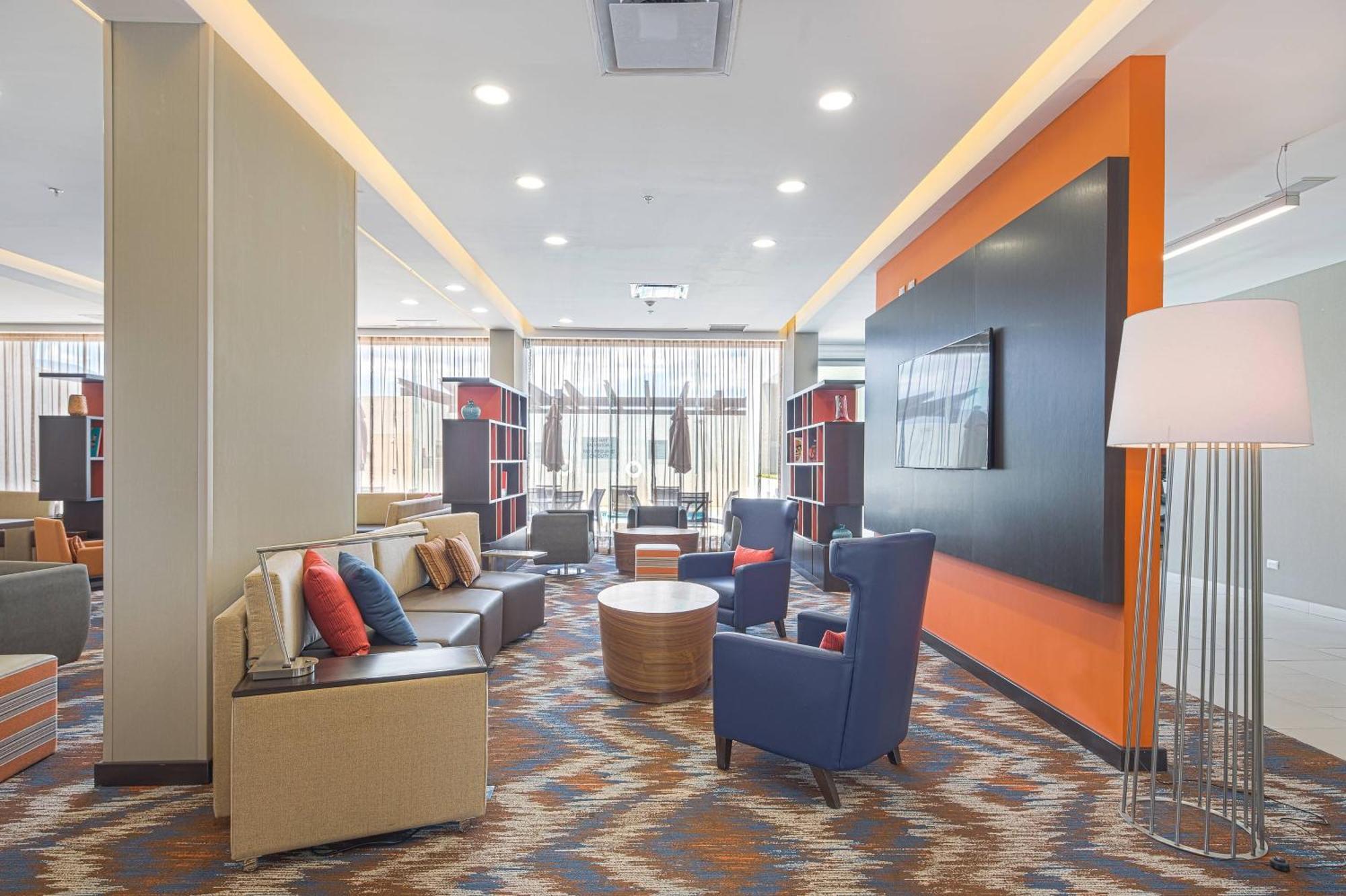 Courtyard By Marriott Saltillo Exteriör bild