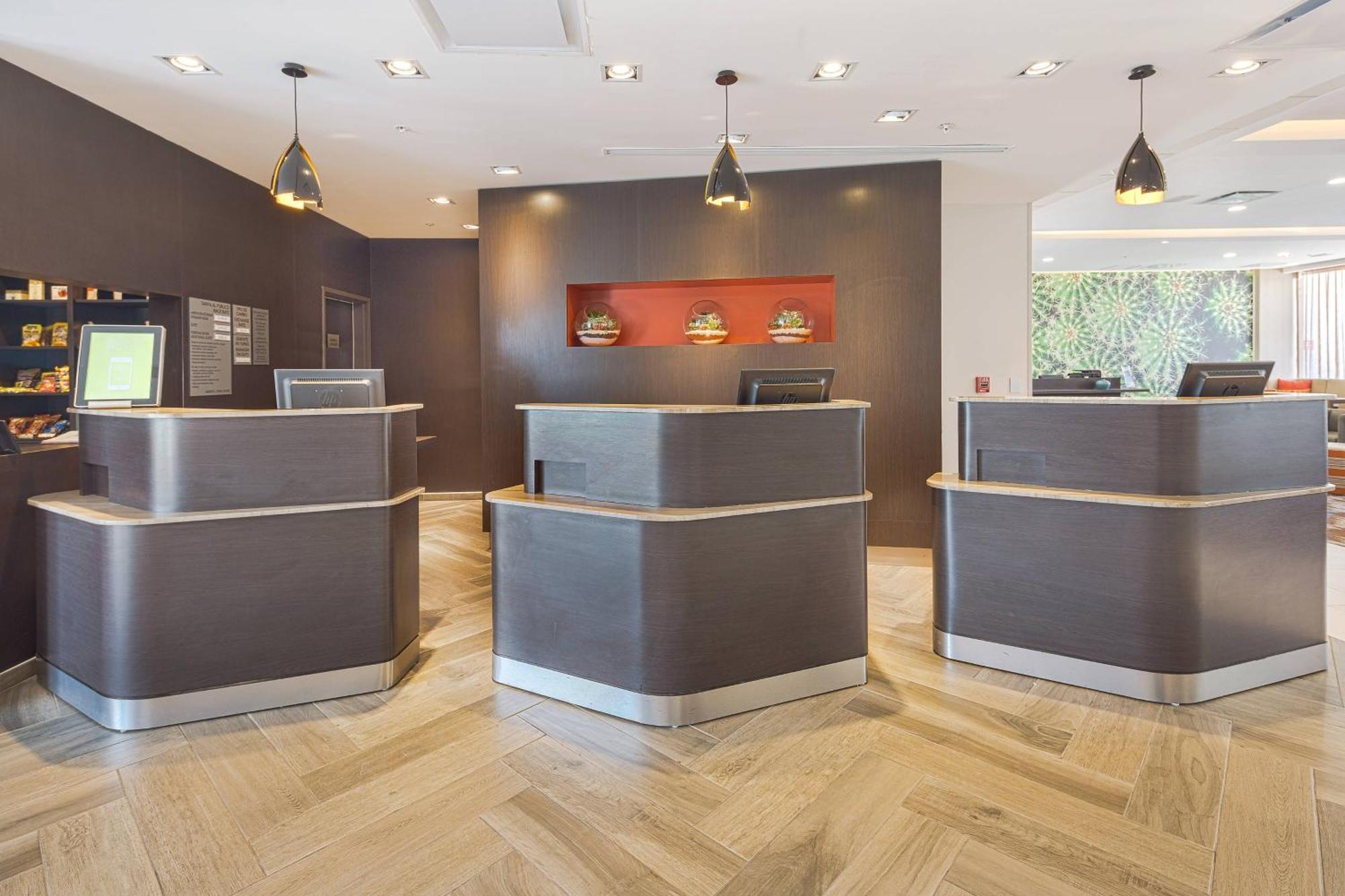 Courtyard By Marriott Saltillo Exteriör bild