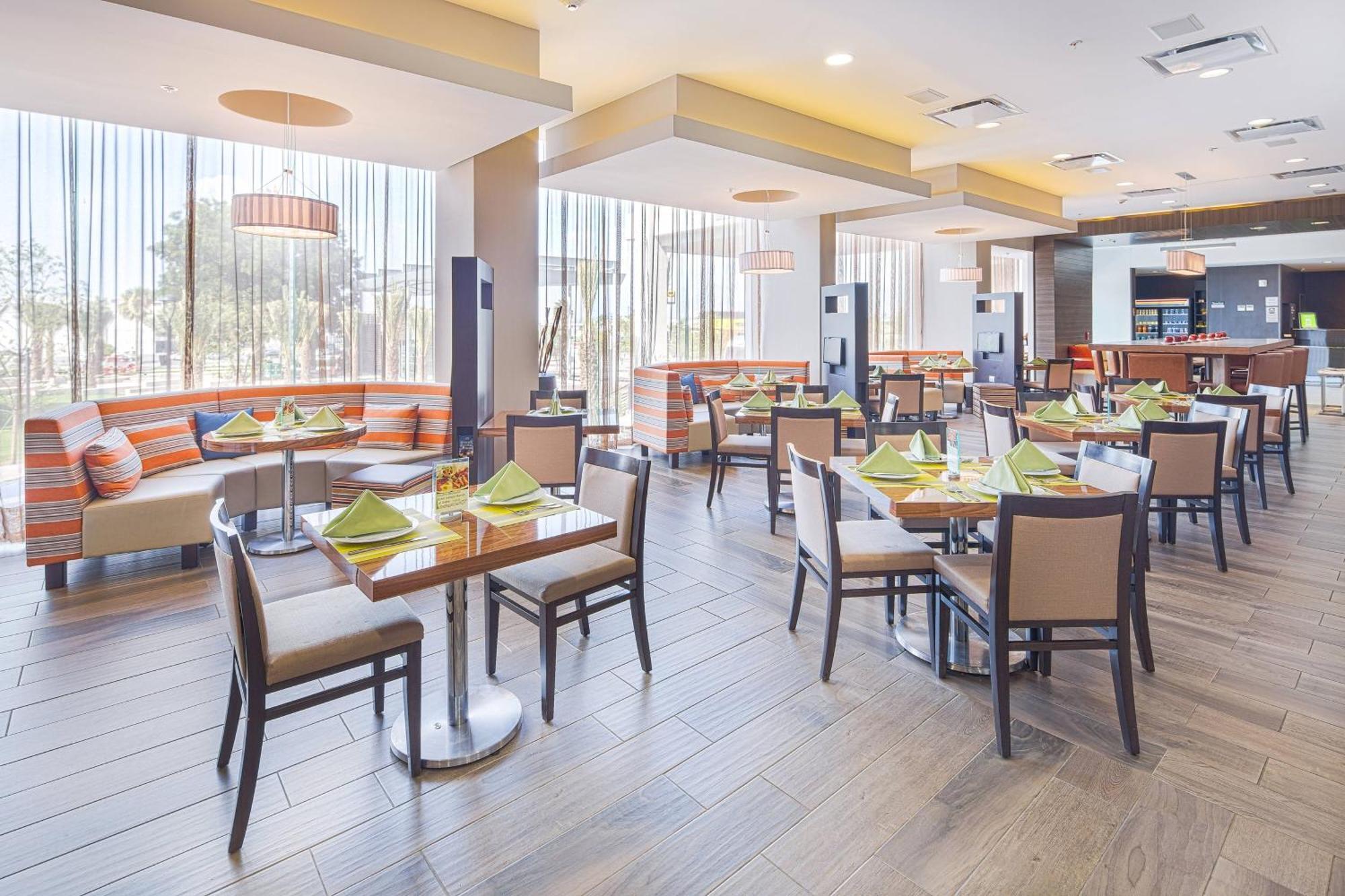 Courtyard By Marriott Saltillo Exteriör bild