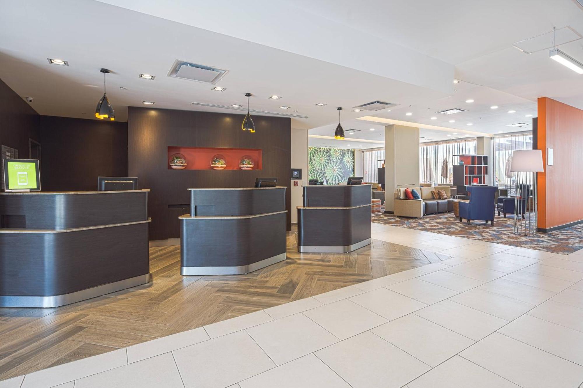 Courtyard By Marriott Saltillo Exteriör bild