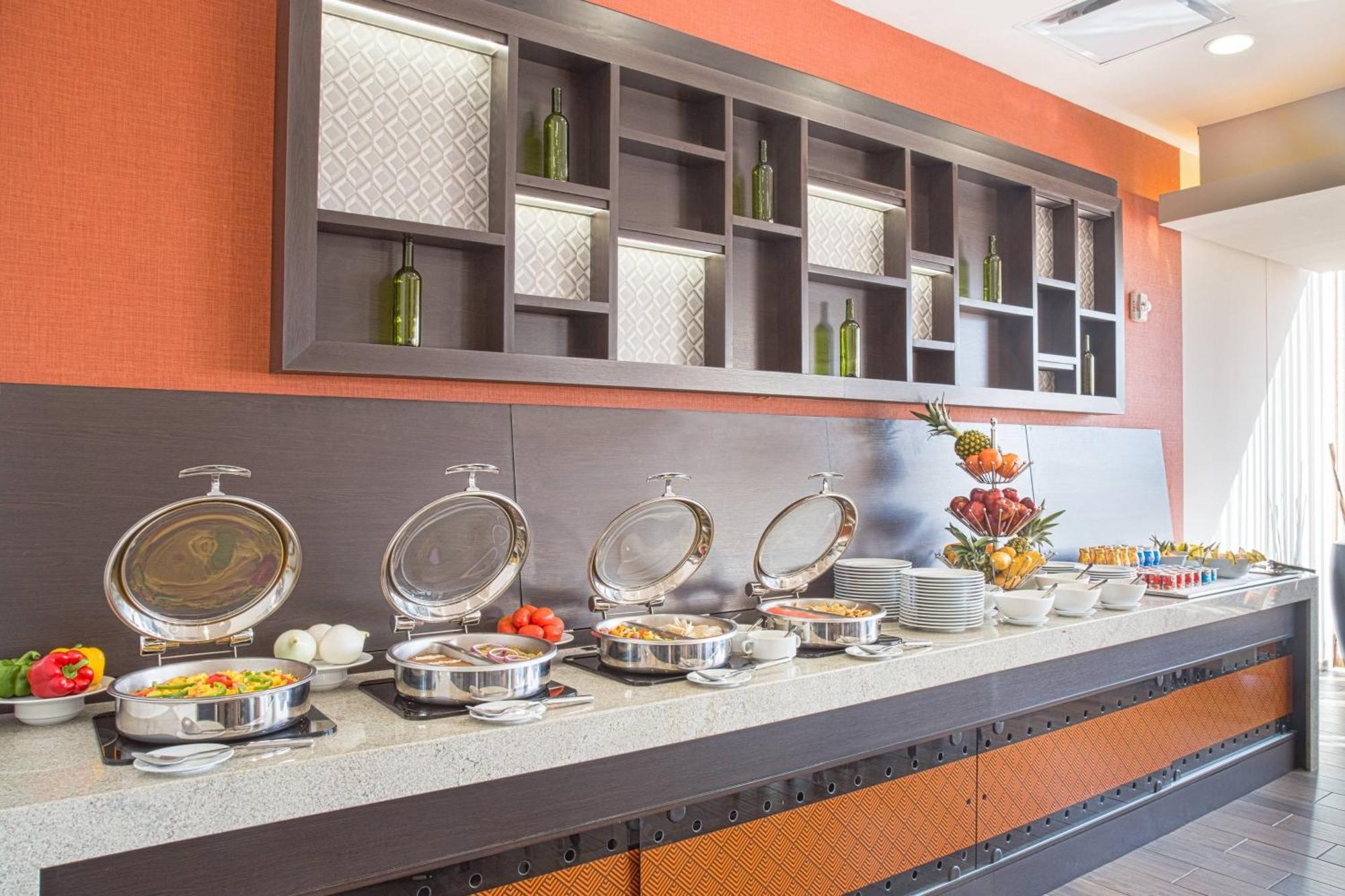 Courtyard By Marriott Saltillo Exteriör bild