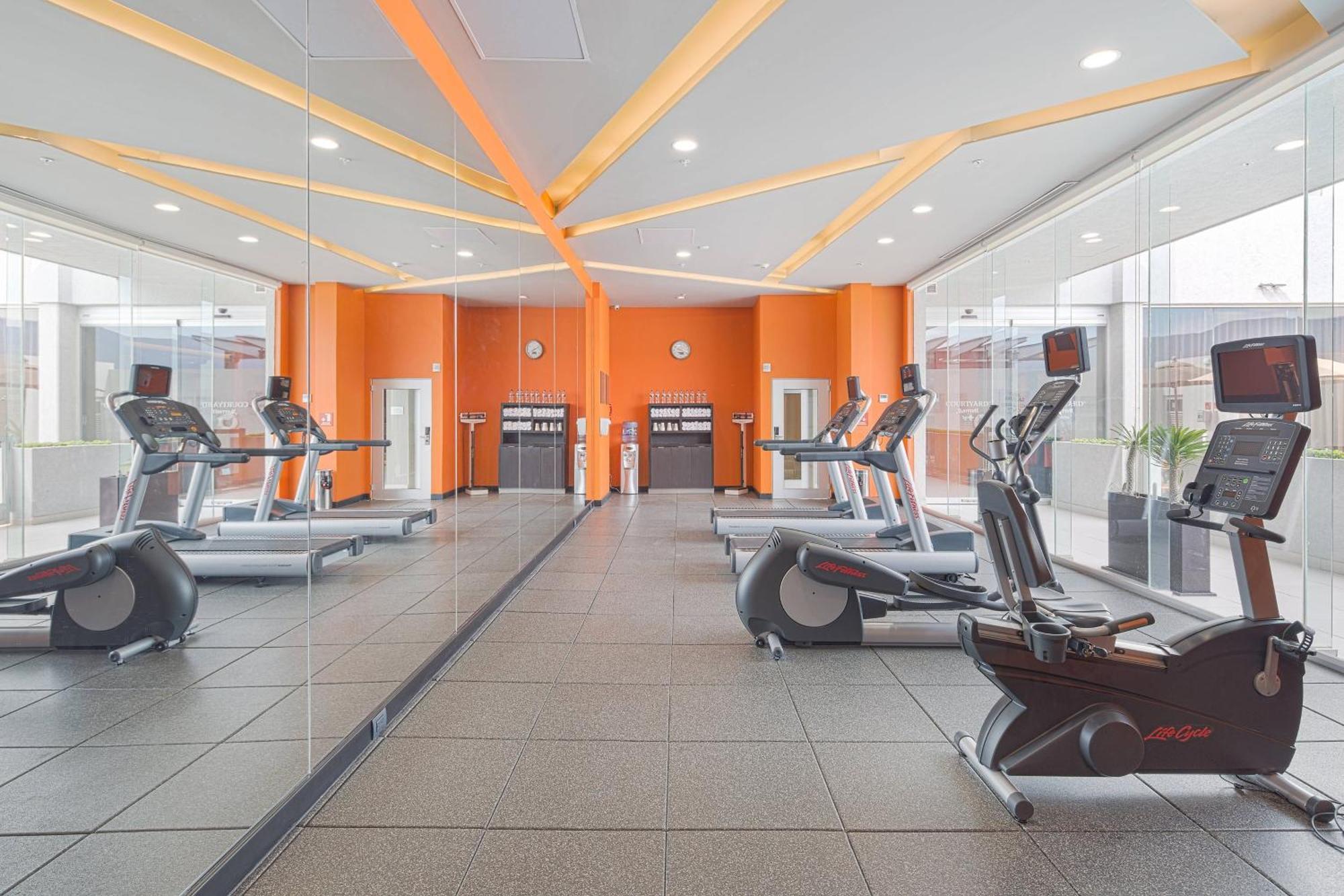 Courtyard By Marriott Saltillo Exteriör bild