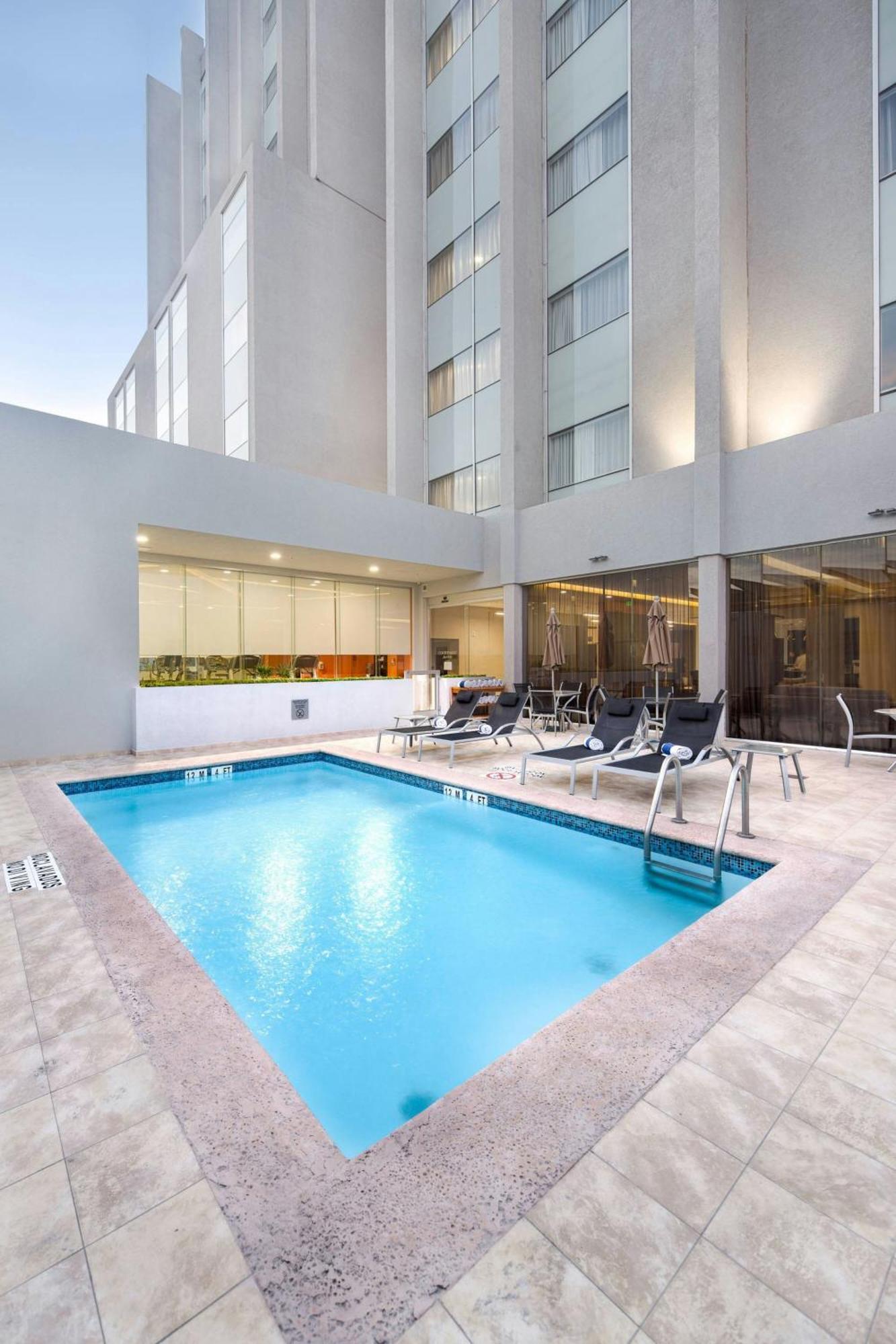 Courtyard By Marriott Saltillo Exteriör bild