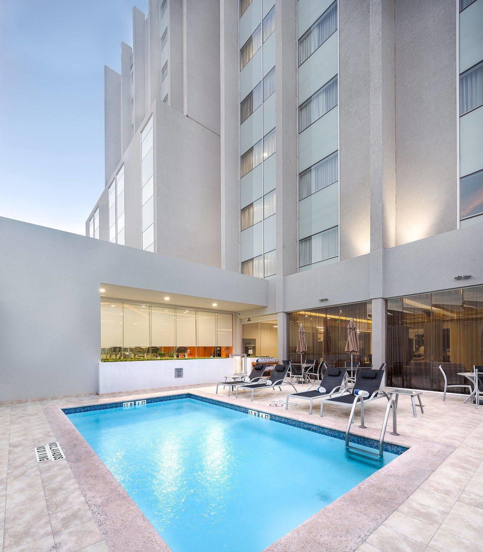 Courtyard By Marriott Saltillo Exteriör bild