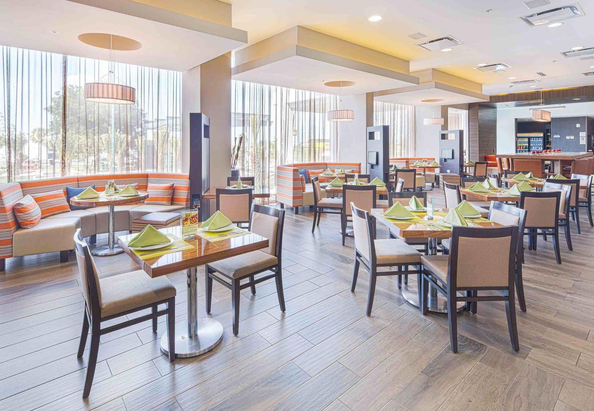 Courtyard By Marriott Saltillo Exteriör bild