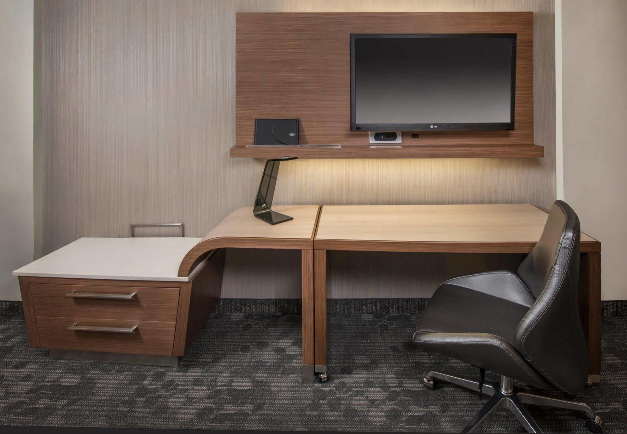 Courtyard By Marriott Saltillo Exteriör bild