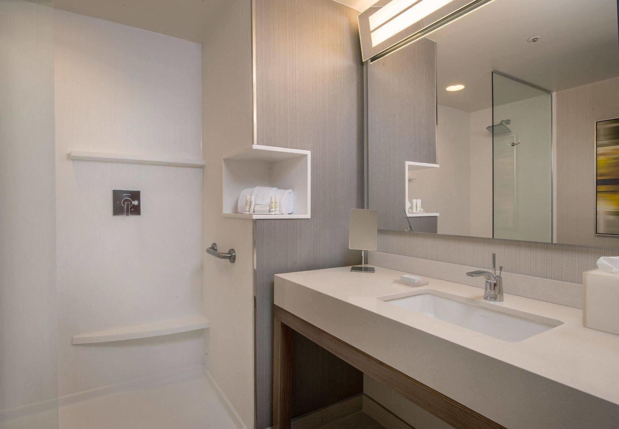 Courtyard By Marriott Saltillo Exteriör bild